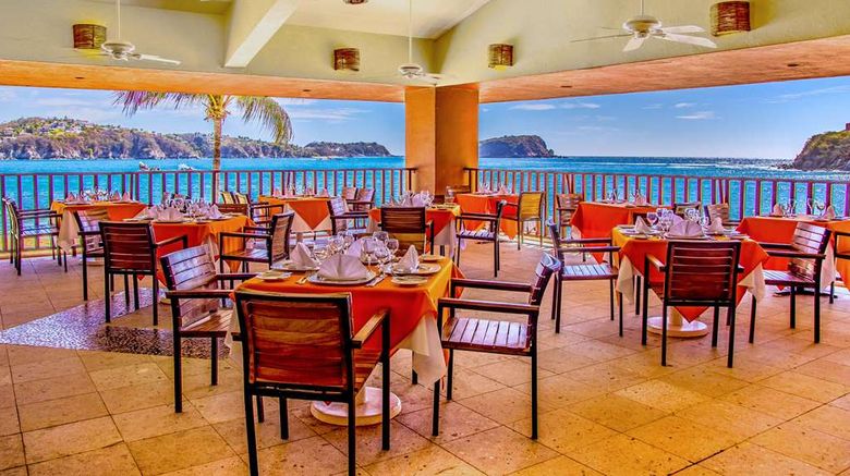 <b>Las Brisas Huatulco Restaurant</b>. Images powered by <a href="https://iceportal.shijigroup.com/" title="IcePortal" target="_blank">IcePortal</a>.
