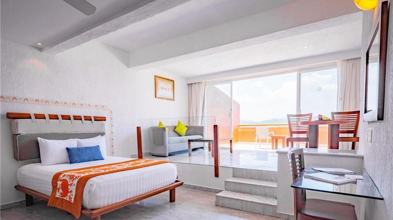 <b>Las Brisas Huatulco Suite</b>. Images powered by <a href="https://iceportal.shijigroup.com/" title="IcePortal" target="_blank">IcePortal</a>.