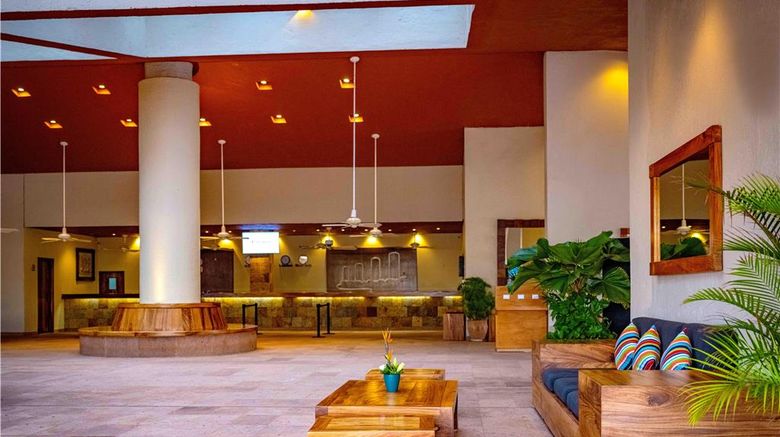 <b>Las Brisas Huatulco Lobby</b>. Images powered by <a href="https://iceportal.shijigroup.com/" title="IcePortal" target="_blank">IcePortal</a>.