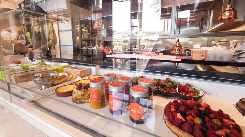 <b>Monte Carlo Bay Hotel & Resort Restaurant</b>. Images powered by <a href="https://iceportal.shijigroup.com/" title="IcePortal" target="_blank">IcePortal</a>.