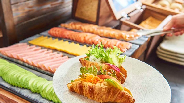 <b>Shibuya Stream Excel Hotel Tokyu Restaurant</b>. Images powered by <a href="https://iceportal.shijigroup.com/" title="IcePortal" target="_blank">IcePortal</a>.