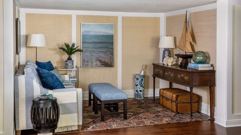 <b>Shutters on the Beach Lobby</b>. Images powered by <a href="https://iceportal.shijigroup.com/" title="IcePortal" target="_blank">IcePortal</a>.