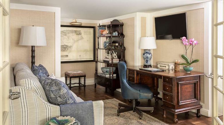 <b>Shutters on the Beach Suite</b>. Images powered by <a href="https://iceportal.shijigroup.com/" title="IcePortal" target="_blank">IcePortal</a>.
