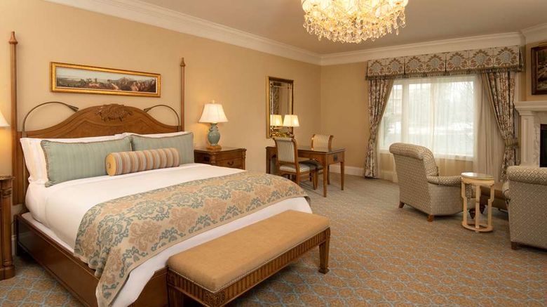 <b>The Broadmoor Suite</b>. Images powered by <a href="https://iceportal.shijigroup.com/" title="IcePortal" target="_blank">IcePortal</a>.