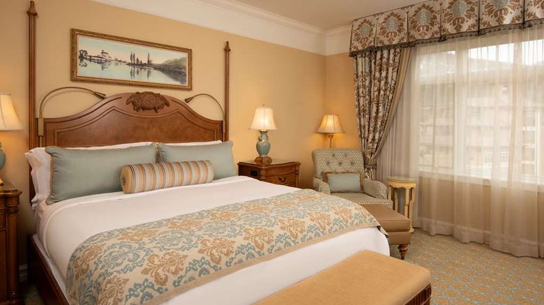 <b>The Broadmoor Room</b>. Images powered by <a href="https://iceportal.shijigroup.com/" title="IcePortal" target="_blank">IcePortal</a>.