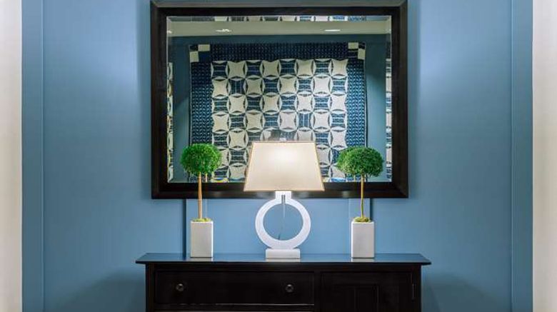<b>Charles Hotel, Harvard Square Room</b>. Images powered by <a href="https://iceportal.shijigroup.com/" title="IcePortal" target="_blank">IcePortal</a>.
