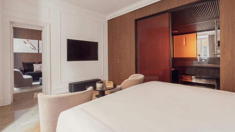 <b>The First Roma Dolce Suite</b>. Images powered by <a href="https://iceportal.shijigroup.com/" title="IcePortal" target="_blank">IcePortal</a>.