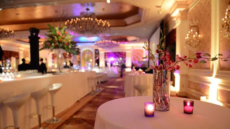 <b>The Garden City Hotel Ballroom</b>. Images powered by <a href="https://iceportal.shijigroup.com/" title="IcePortal" target="_blank">IcePortal</a>.