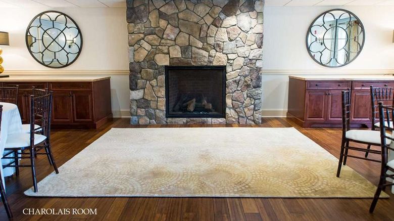 <b>The Grand at Bedford Village Inn Room</b>. Images powered by <a href="https://iceportal.shijigroup.com/" title="IcePortal" target="_blank">IcePortal</a>.