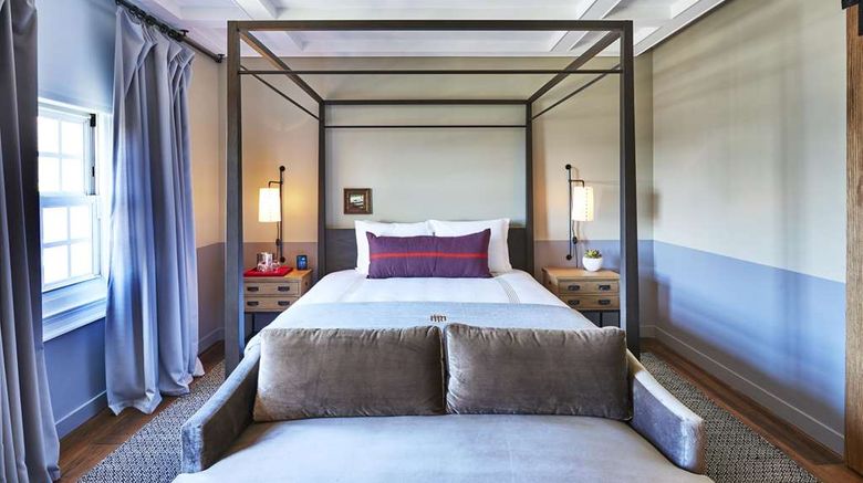 <b>Hollywood Roosevelt Hotel Room</b>. Images powered by <a href="https://iceportal.shijigroup.com/" title="IcePortal" target="_blank">IcePortal</a>.