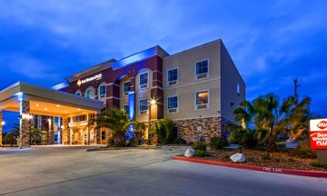 Best Western Plus Kenedy Inn