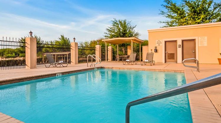 Best Western Plus Kenedy Inn Pool