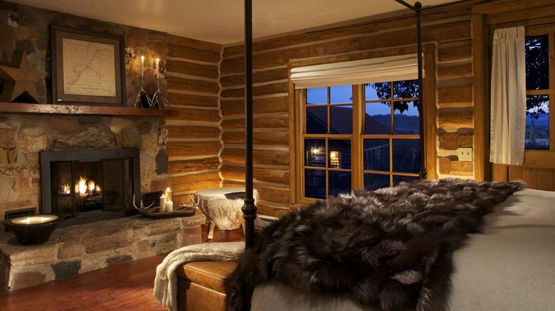 <b>The Lodge & Spa at Brush Creek Ranch Room</b>. Images powered by <a href="https://iceportal.shijigroup.com/" title="IcePortal" target="_blank">IcePortal</a>.