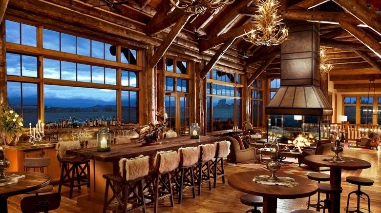 <b>The Lodge & Spa at Brush Creek Ranch Suite</b>. Images powered by <a href="https://iceportal.shijigroup.com/" title="IcePortal" target="_blank">IcePortal</a>.