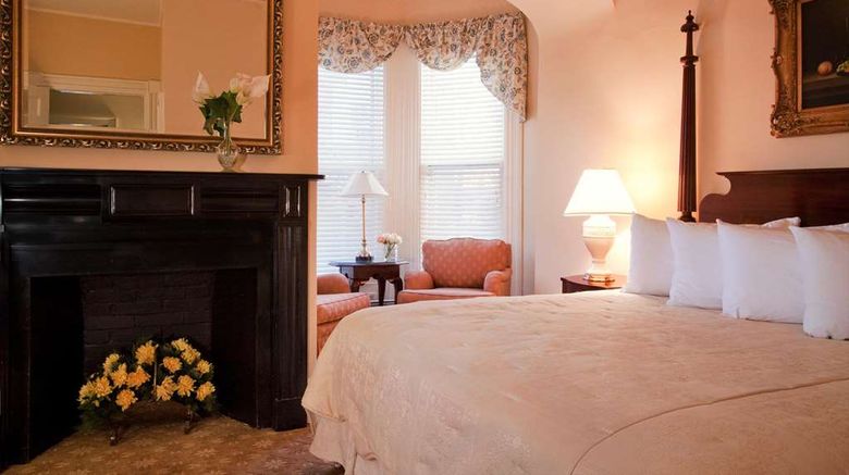 <b>The Middlebury Inn Room</b>. Images powered by <a href="https://iceportal.shijigroup.com/" title="IcePortal" target="_blank">IcePortal</a>.