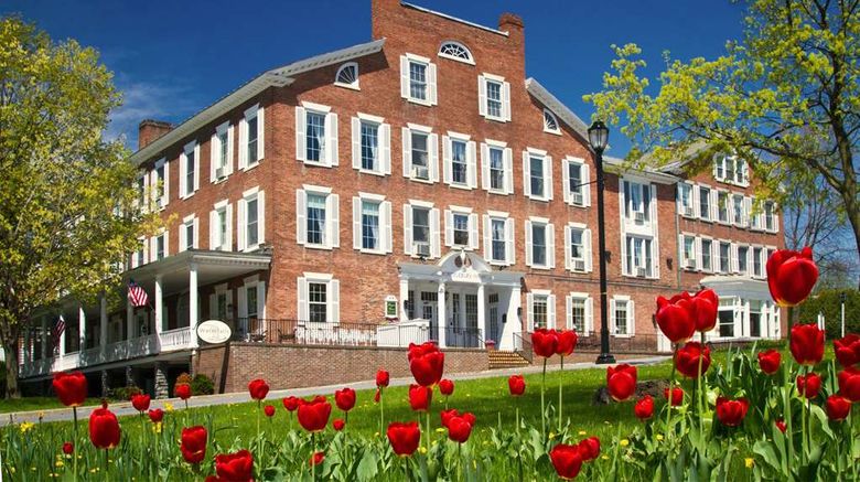 <b>The Middlebury Inn Exterior</b>. Images powered by <a href="https://iceportal.shijigroup.com/" title="IcePortal" target="_blank">IcePortal</a>.