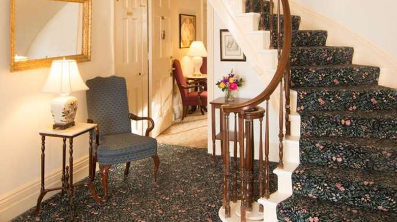 <b>The Middlebury Inn Lobby</b>. Images powered by <a href="https://iceportal.shijigroup.com/" title="IcePortal" target="_blank">IcePortal</a>.