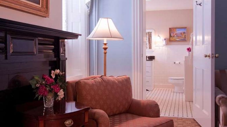 <b>The Middlebury Inn Room</b>. Images powered by <a href="https://iceportal.shijigroup.com/" title="IcePortal" target="_blank">IcePortal</a>.