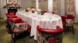 <b>The Stafford London Room</b>. Images powered by <a href="https://iceportal.shijigroup.com/" title="IcePortal" target="_blank">IcePortal</a>.