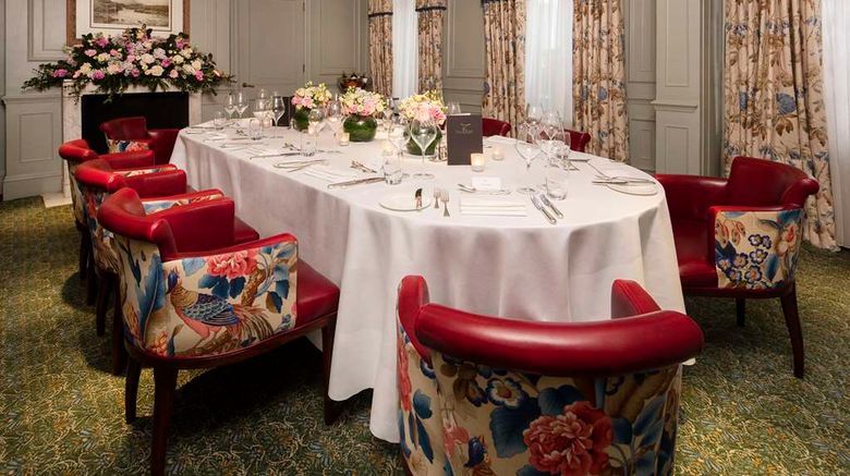 <b>The Stafford London Room</b>. Images powered by <a href="https://iceportal.shijigroup.com/" title="IcePortal" target="_blank">IcePortal</a>.