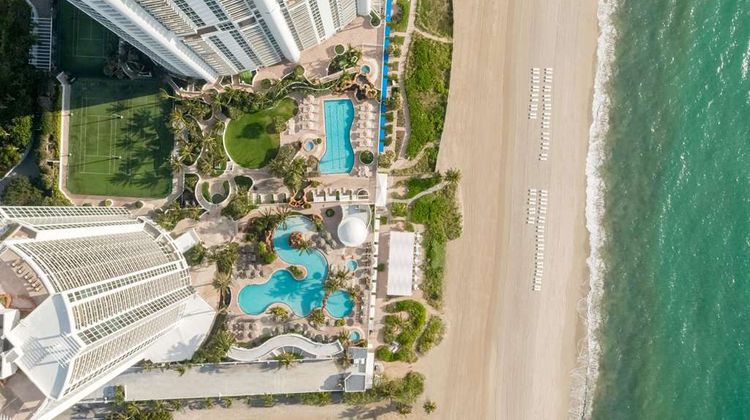 Trump International Beach Resort Exterior