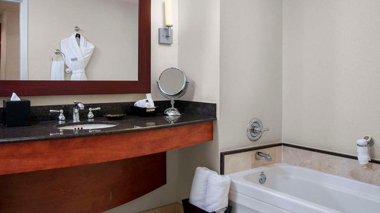 <b>Trump International Beach Resort Room</b>. Images powered by <a href="https://iceportal.shijigroup.com/" title="IcePortal" target="_blank">IcePortal</a>.