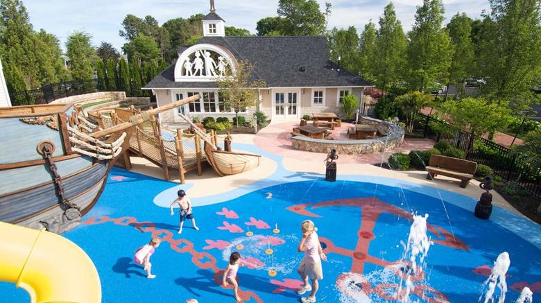 <b>Wequassett Resort and Golf Club Pool</b>. Images powered by <a href="https://iceportal.shijigroup.com/" title="IcePortal" target="_blank">IcePortal</a>.