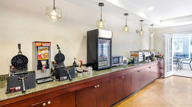 <b>Best Western Plus Waynesboro Inn & Stes Restaurant</b>. Images powered by <a href="https://iceportal.shijigroup.com/" title="IcePortal" target="_blank">IcePortal</a>.