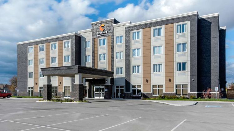 Comfort Inn and Suites Goderich Exterior