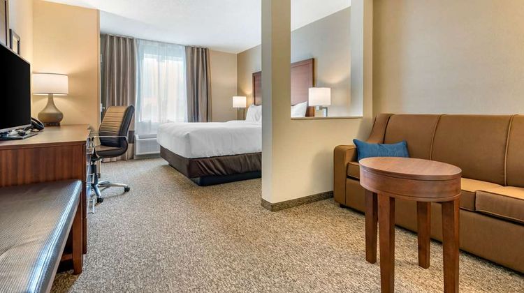 Comfort Inn and Suites Goderich Suite