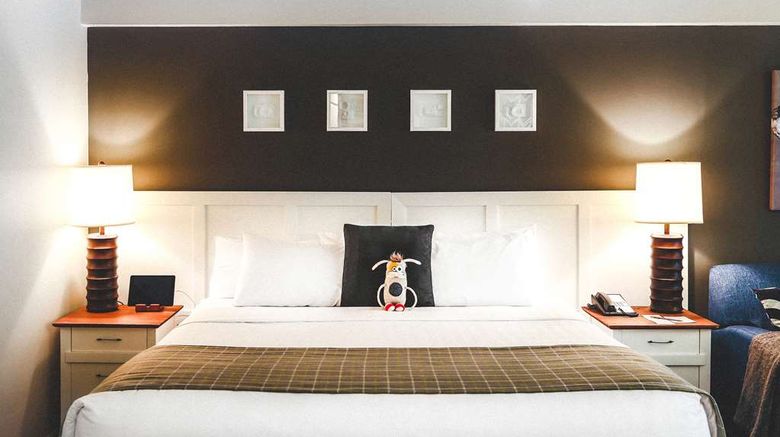 <b>Summit Lodge & Spa Suite</b>. Images powered by <a href="https://iceportal.shijigroup.com/" title="IcePortal" target="_blank">IcePortal</a>.