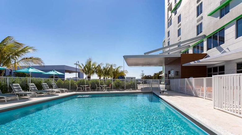 <b>Wyndham Garden Miami Int'l Airport Pool</b>. Images powered by <a href="https://iceportal.shijigroup.com/" title="IcePortal" target="_blank">IcePortal</a>.