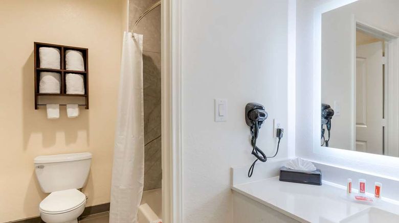<b>Econo Lodge Houston Northwest - Cypress Suite</b>. Images powered by <a href="https://iceportal.shijigroup.com/" title="IcePortal" target="_blank">IcePortal</a>.