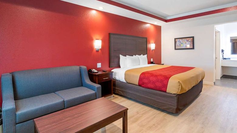 <b>Econo Lodge Houston Northwest - Cypress Suite</b>. Images powered by <a href="https://iceportal.shijigroup.com/" title="IcePortal" target="_blank">IcePortal</a>.