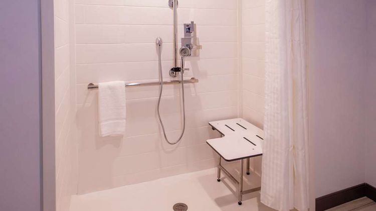 Hilton Garden Inn Kansas City Airport Room