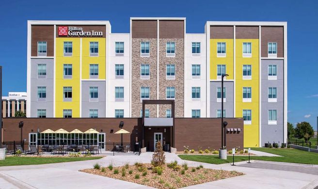 Hilton Garden Inn Kansas City Airport Exterior