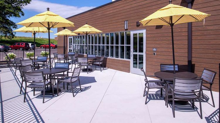 Hilton Garden Inn Kansas City Airport Exterior