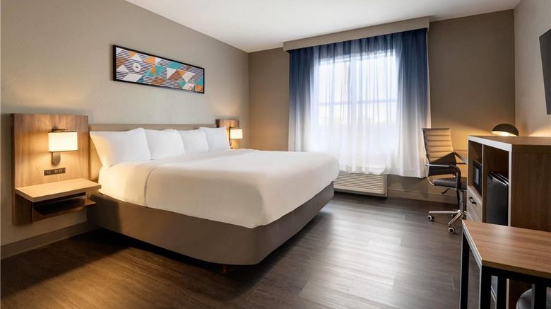 <b>La Quinta Inn & Suites by Wyndham Room</b>. Images powered by <a href="https://iceportal.shijigroup.com/" title="IcePortal" target="_blank">IcePortal</a>.