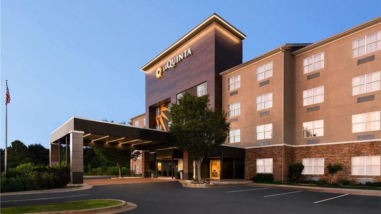 <b>La Quinta Inn & Suites by Wyndham Exterior</b>. Images powered by <a href="https://iceportal.shijigroup.com/" title="IcePortal" target="_blank">IcePortal</a>.