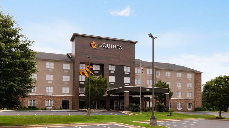 La Quinta Inn & Suites by Wyndham Exterior