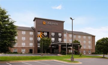 La Quinta Inn & Suites by Wyndham
