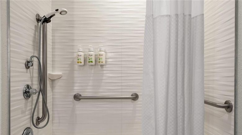 <b>La Quinta Inn & Suites by Wyndham Room</b>. Images powered by <a href="https://iceportal.shijigroup.com/" title="IcePortal" target="_blank">IcePortal</a>.