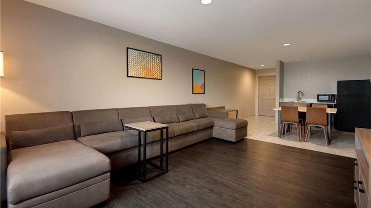 La Quinta Inn & Suites by Wyndham Room