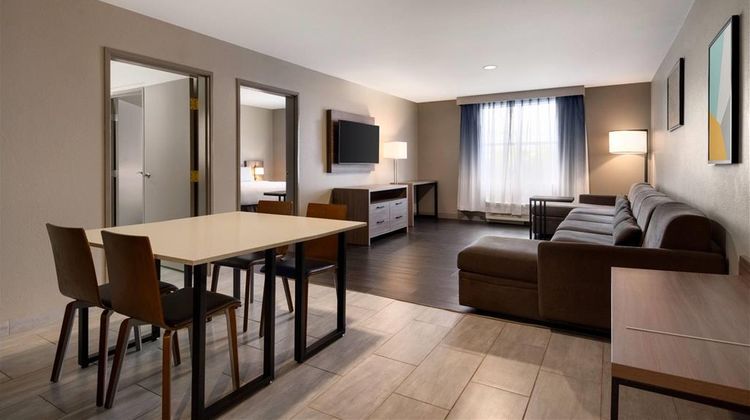 La Quinta Inn & Suites by Wyndham Room