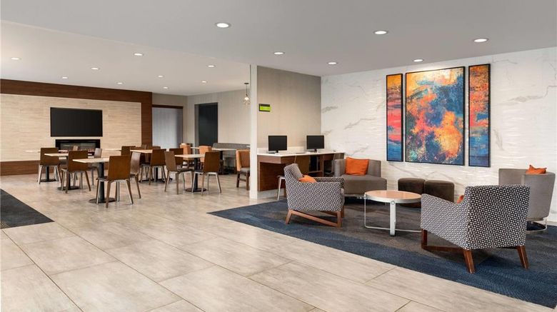 <b>La Quinta Inn & Suites by Wyndham Lobby</b>. Images powered by <a href="https://iceportal.shijigroup.com/" title="IcePortal" target="_blank">IcePortal</a>.