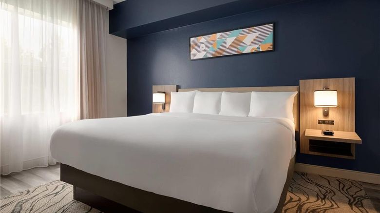 <b>La Quinta Inn & Suites by Wyndham Suite</b>. Images powered by <a href="https://iceportal.shijigroup.com/" title="IcePortal" target="_blank">IcePortal</a>.