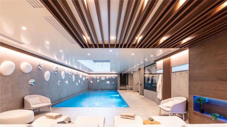 <b>Novotel Deauville Plage Pool</b>. Images powered by <a href="https://iceportal.shijigroup.com/" title="IcePortal" target="_blank">IcePortal</a>.
