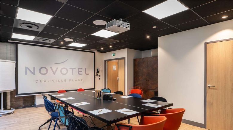 <b>Novotel Deauville Plage Meeting</b>. Images powered by <a href="https://iceportal.shijigroup.com/" title="IcePortal" target="_blank">IcePortal</a>.