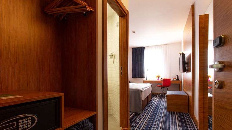 <b>Best Western Terminus Hotel Room</b>. Images powered by <a href="https://iceportal.shijigroup.com/" title="IcePortal" target="_blank">IcePortal</a>.