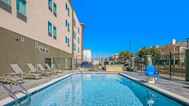 <b>La Quinta Inn & Suites by Wyndham Pool</b>. Images powered by <a href="https://iceportal.shijigroup.com/" title="IcePortal" target="_blank">IcePortal</a>.